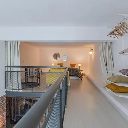 Stylish Industrial Loft near Belém by Innkeeper *